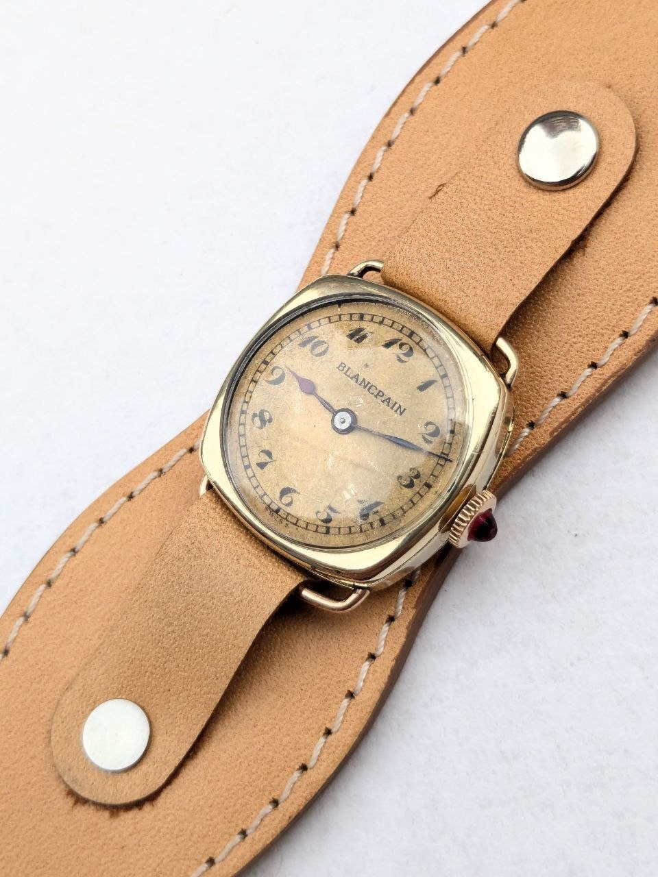 Front view – antique trench watch acrylic crystal 22mm, cushion case, gold dial with vintage patina