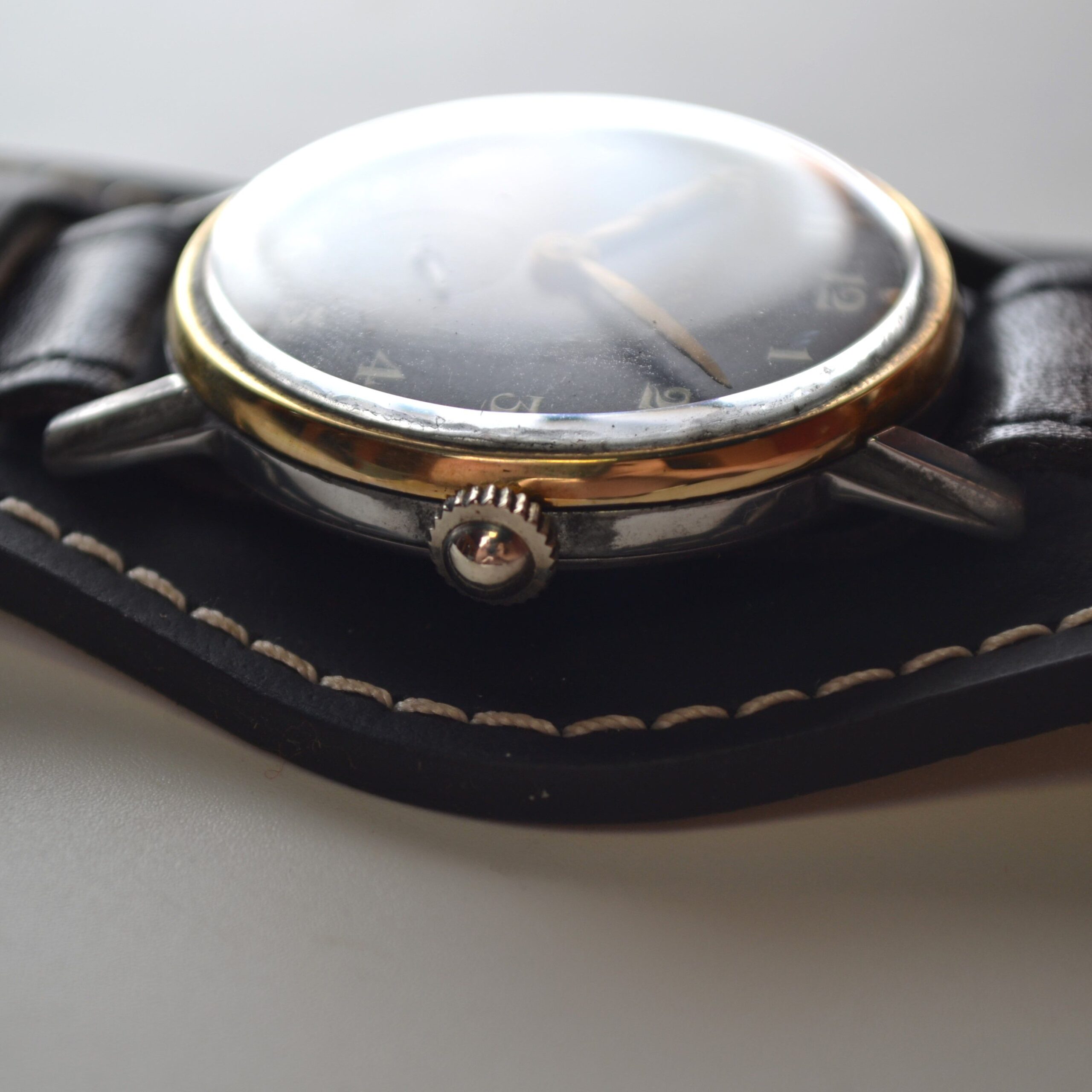 WW2 Era Rolex Bubbleback Military Watch – 35mm Officer's Trench Watch (1940s) photo 6